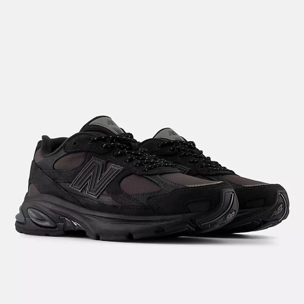 New Balance 2010v1 Sneakers in Black